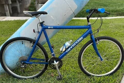 1991 Cannondale Mountain Bike, COOL Splatter Paint Job, rides perfectly! New grips and upgraded saddle(used). It’s a
