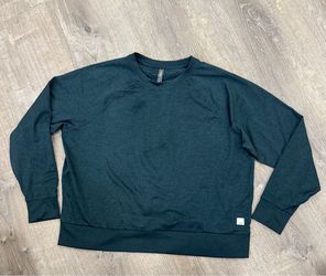 Vuori Halo Essential Crew Sweatshirt Women's Size M Green DreamKnit VW241