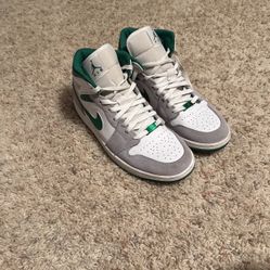 Jordan 1 Mid SE Grey Green