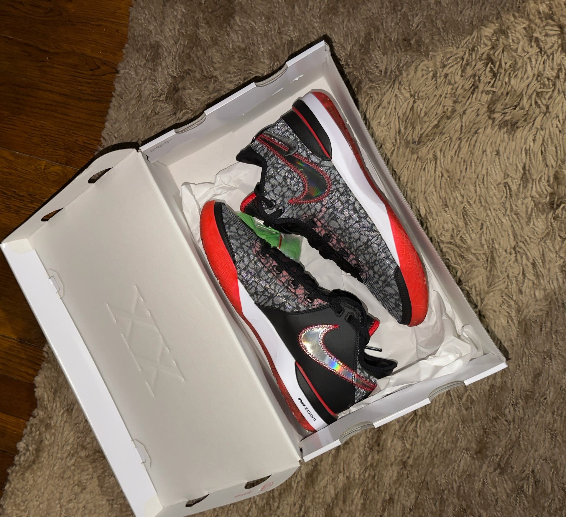 Nike  LeBron Size 10.5 Men Brand New 