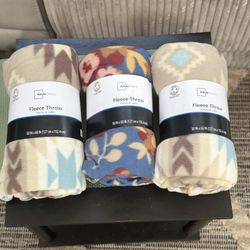 SET OF 3 FLEECE QUEEN SIZED THROWS 50X60 INCHES. BRAND NEW AND SEALED 