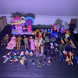 Mixed huge lot of vintage toys