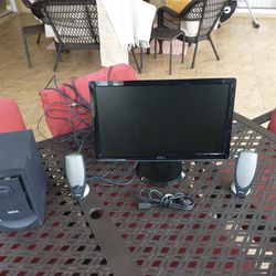 20" DELL LAPTOP or OFFICE COMPUTER MONITOR+ AUDIO