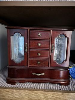 Jewelry box