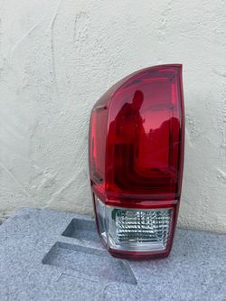 Toyota Tacoma (2016 2017 2018 2019 2020 2021 2022 2023) TAIL LIGHT TAIL LAMP TAILLIGHT LEFT DRIVER SIDE LH USED ORIGINAL OEM