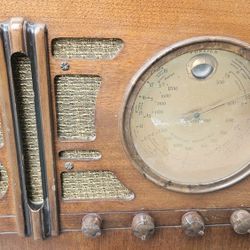 Vintage Table Top Radio