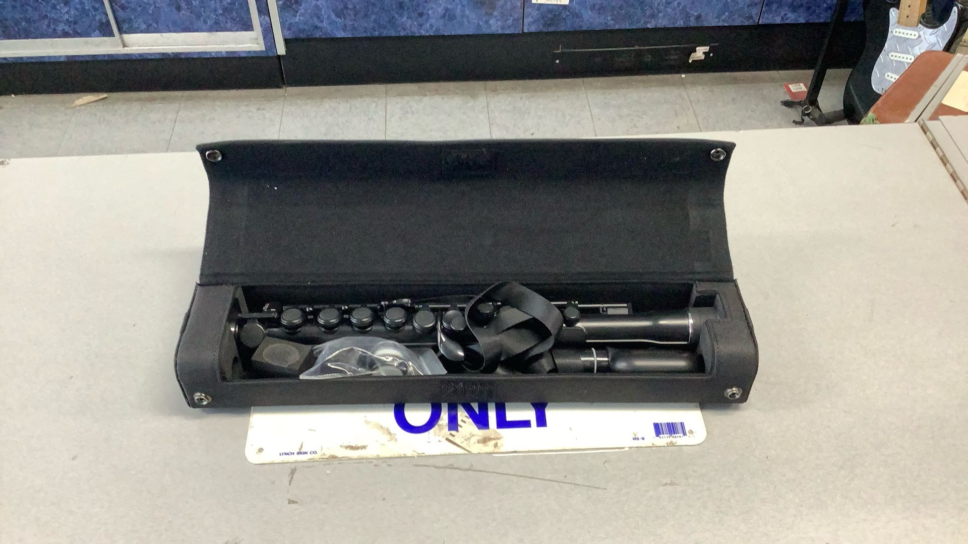 Nuvo generic black flute in box