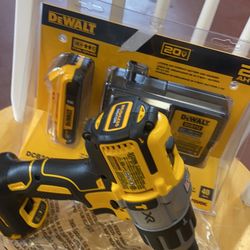 Dewalt DCD996 20-Volt MAX XR Cordless Brushless 3-Speed 1/2 in. Hammer Drill (Battery 2AH Charger)
