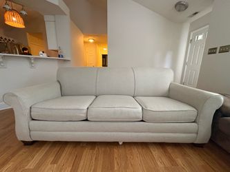 Bassett Queen Pull-Out Sleeper Sofa
