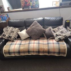 eMoMo:  Black Leather Sofa/Recliner