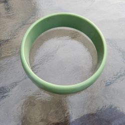 Vintage Avocado Green Plastic Bangle