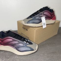 Yeezy 700 V3 “Fade Carbon” Size 10.5