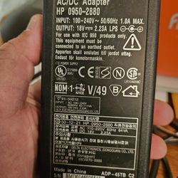 Hewlett Packard AC/DC Adapter 18v 2.3A