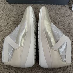 VIONIC Women’s Sandals / Shoes / Cream /  Size 6 1/2 / Width: M / Espadrille