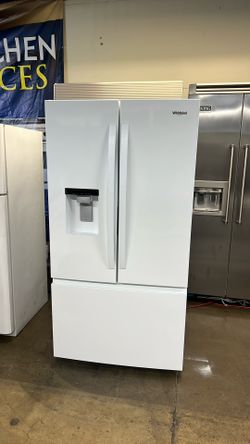 FLOOR MODEL WHIRLPOOL FRENCH STYLE REFRIGERATOR IN GLOSS WHITE  