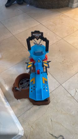 Monster Jam Mud Blasters Monster Mutt Dalmatian Dunk Tank Playset