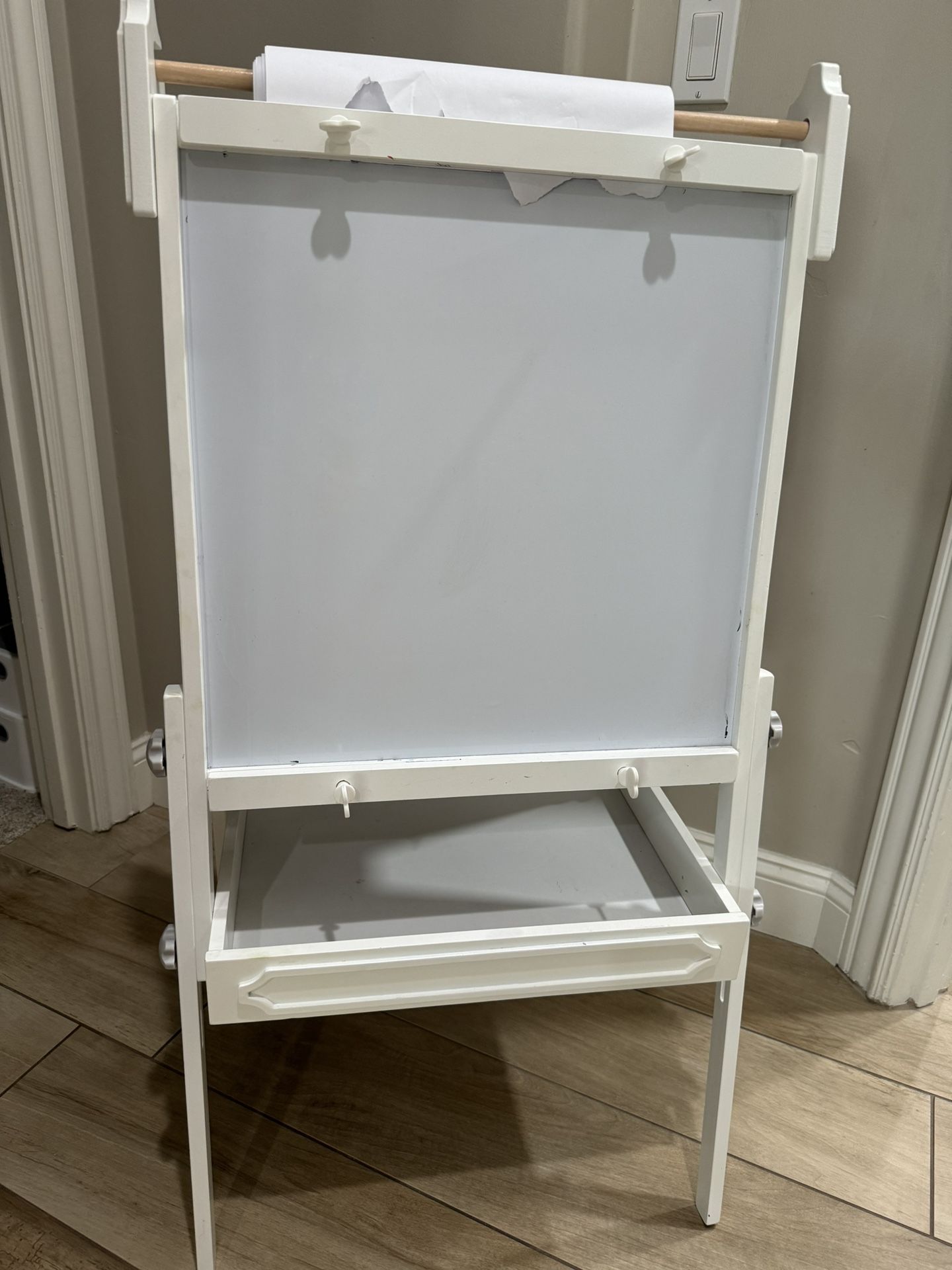 Pottery Barn Kids White Art Easel