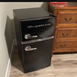Mini fridge! (Never Used)