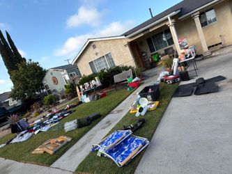 YARD SALE IN SOUTH GATE HOLLYDALE AREA