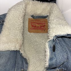 Levi’s Light Blue Denim Jacket with Cream Sherpa