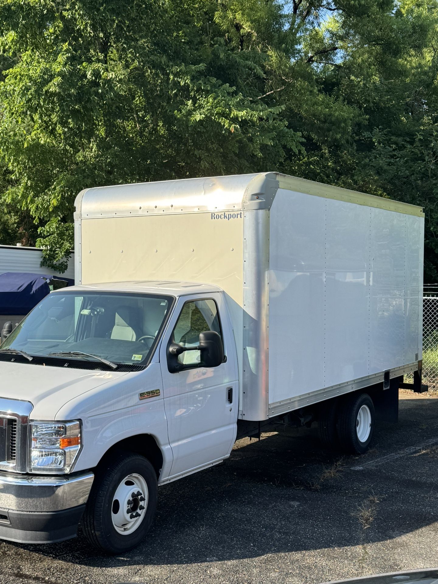 2022 Ford E-350
