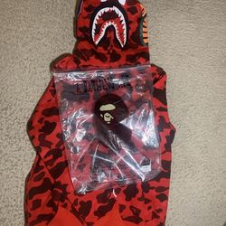 BRAND NEW Red Bathing Ape (BAPE) Shark Hoodie Size LARGE