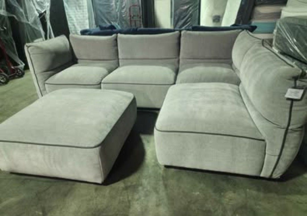 Deal of the Day! Market Sample LIFESTYLE Alfred Wild Dove 4pc Modular Sectional ➕️ Ottoman