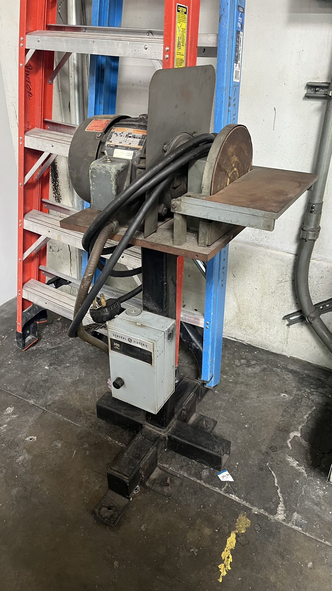 Dayton Standing Grinder