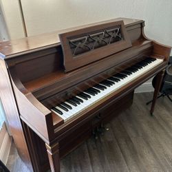 Beautiful Vintage Baldwin Acrosonic Piano – Excellent Condition! 🎹