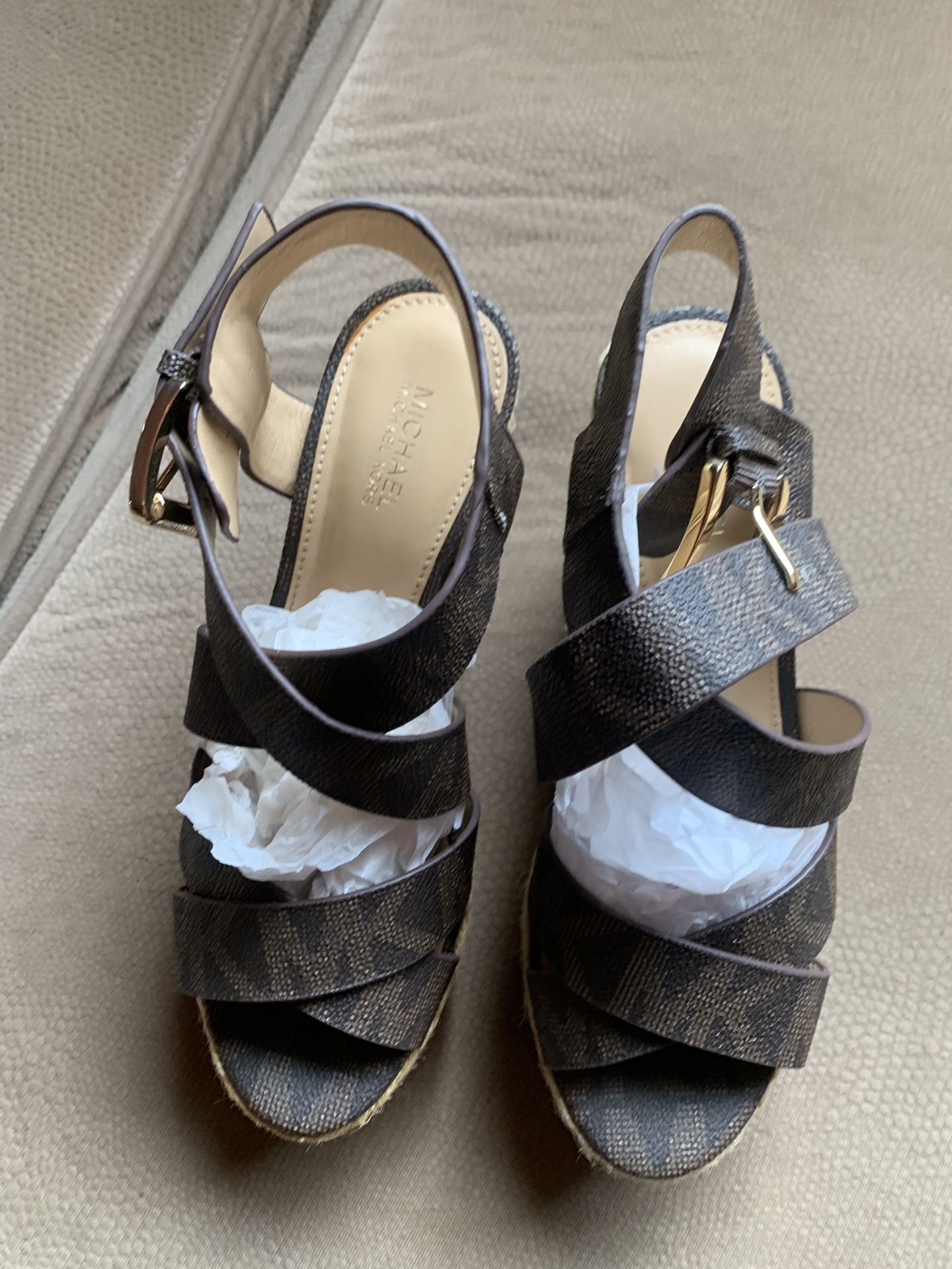 MICHAEL KORS SIZE 6