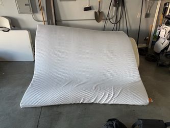 Memory foam cooling mattress topper
