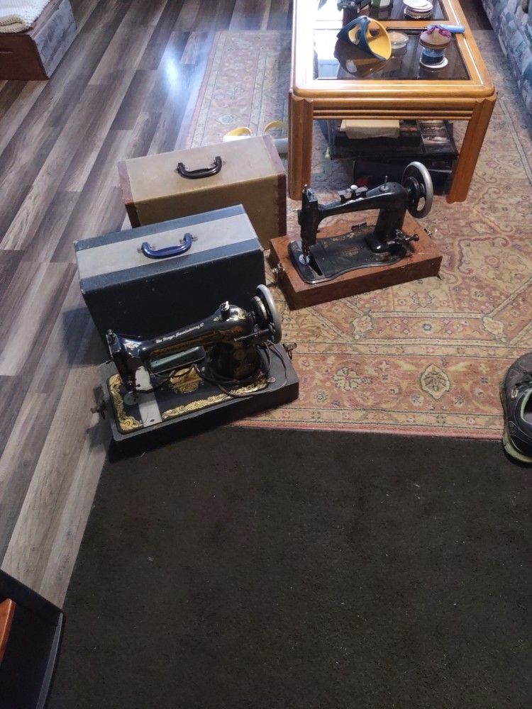 Antique Singer Sewing Machines