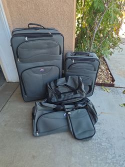 American Tourister 3-Piece Luggage Set