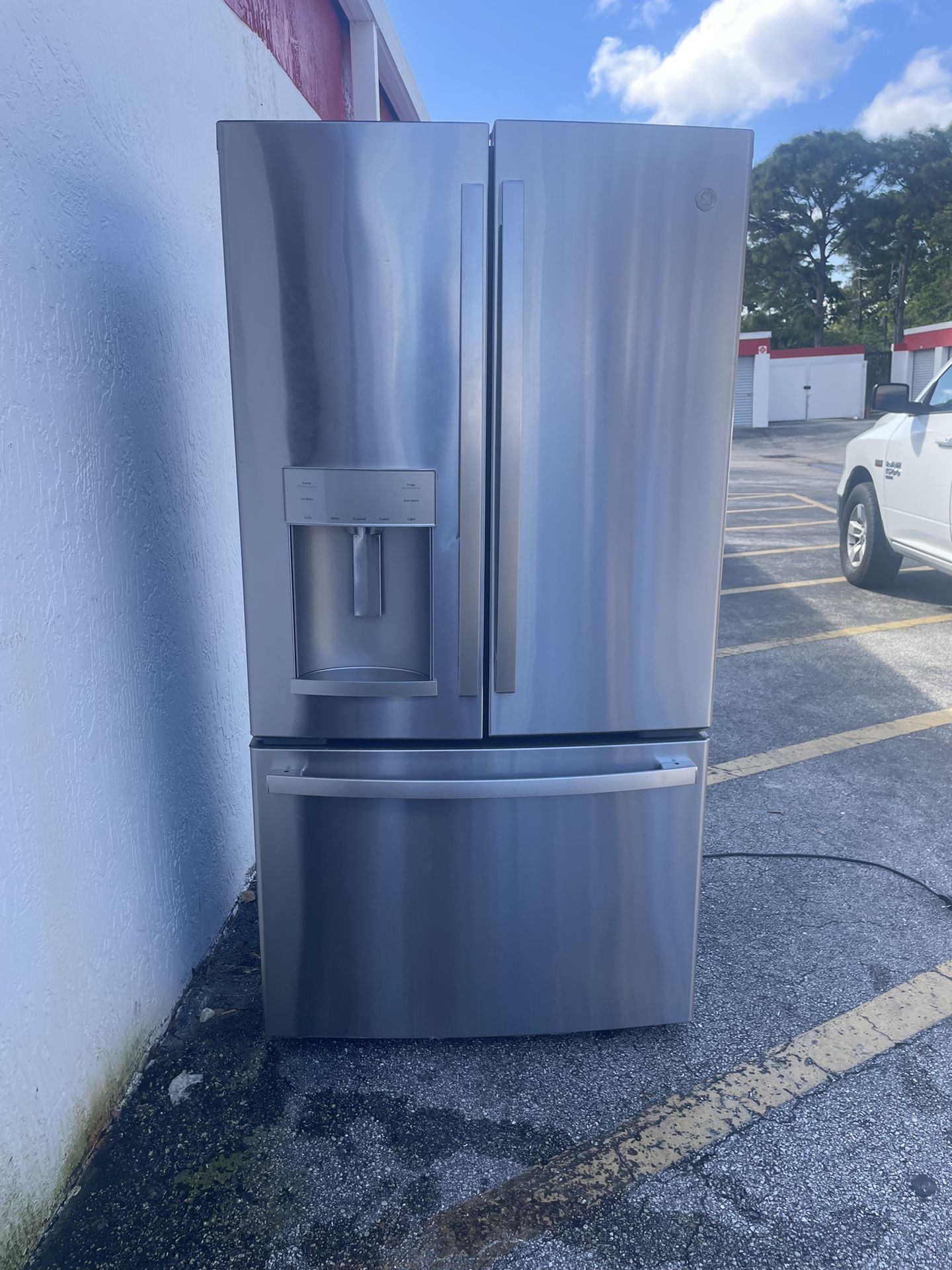 GE Refrigerator w/ Ice Maker GYE22GYNJFS - Used (A12)