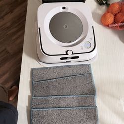 iRobot Braava jet m6 Robot Mop - Great Condition + 4 Extra Pads
