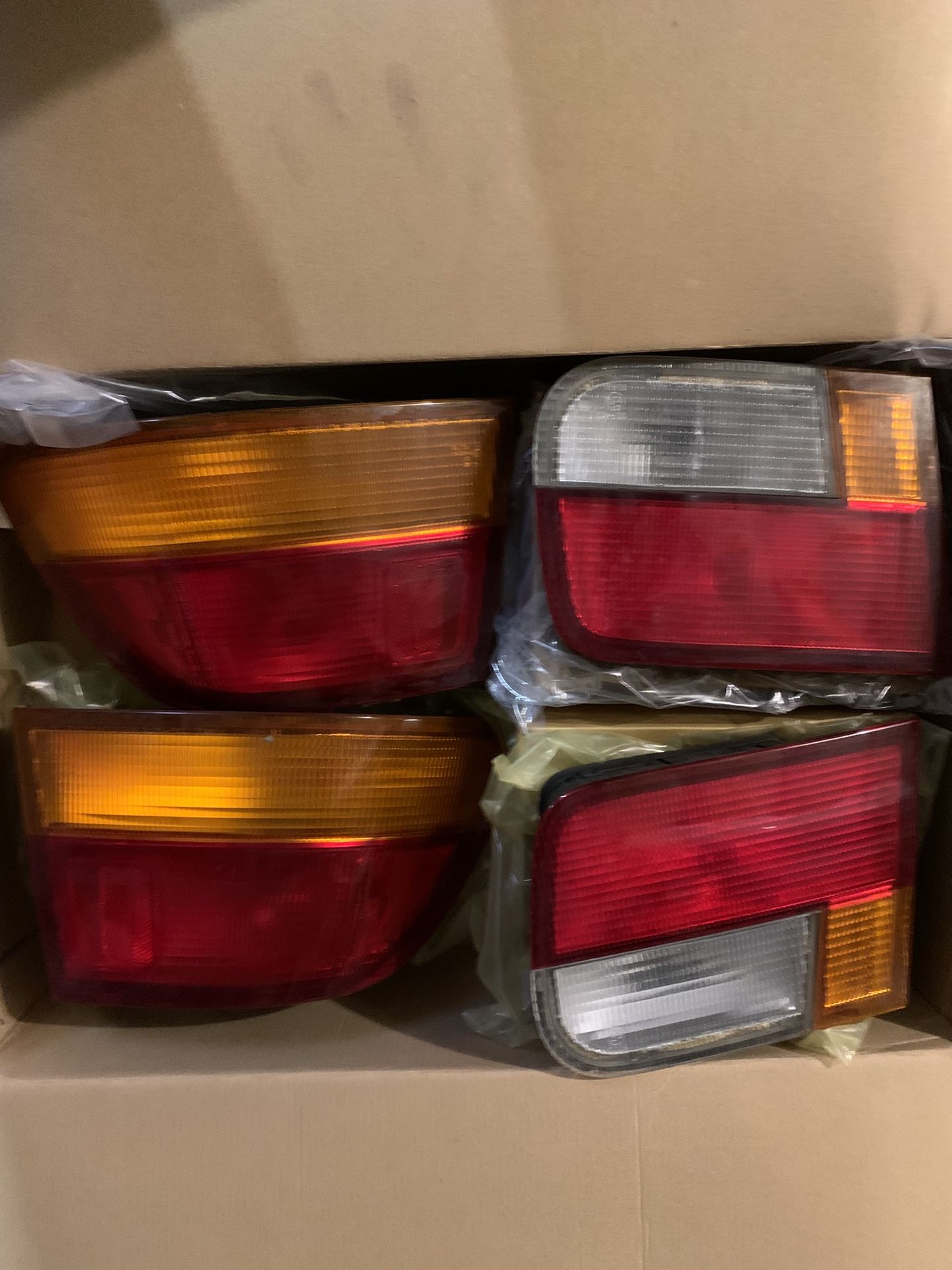 Tail lights . Honda civic 96-98 cx OE M
