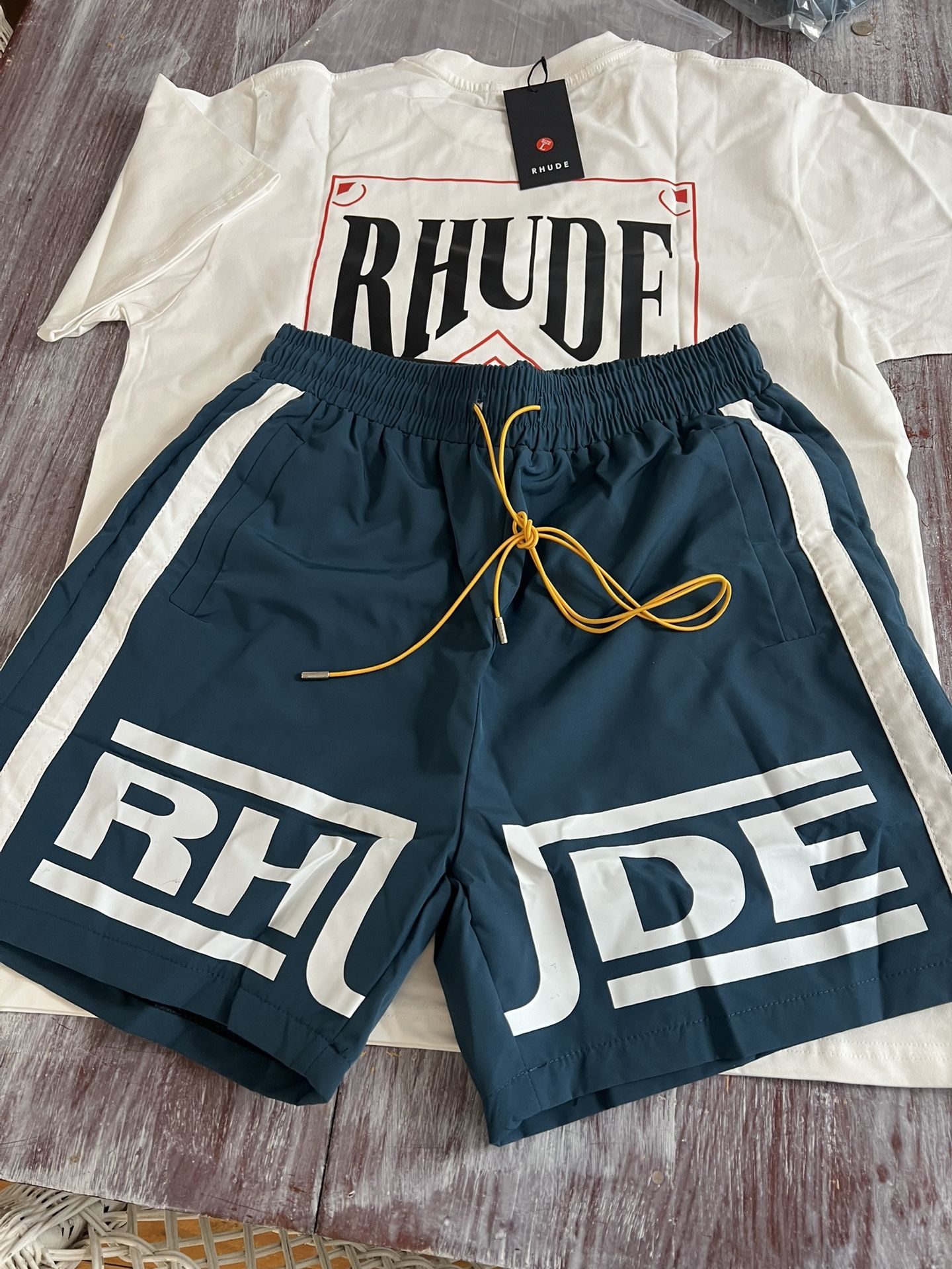 Shorts M 95, T shirt Sz Xl 80