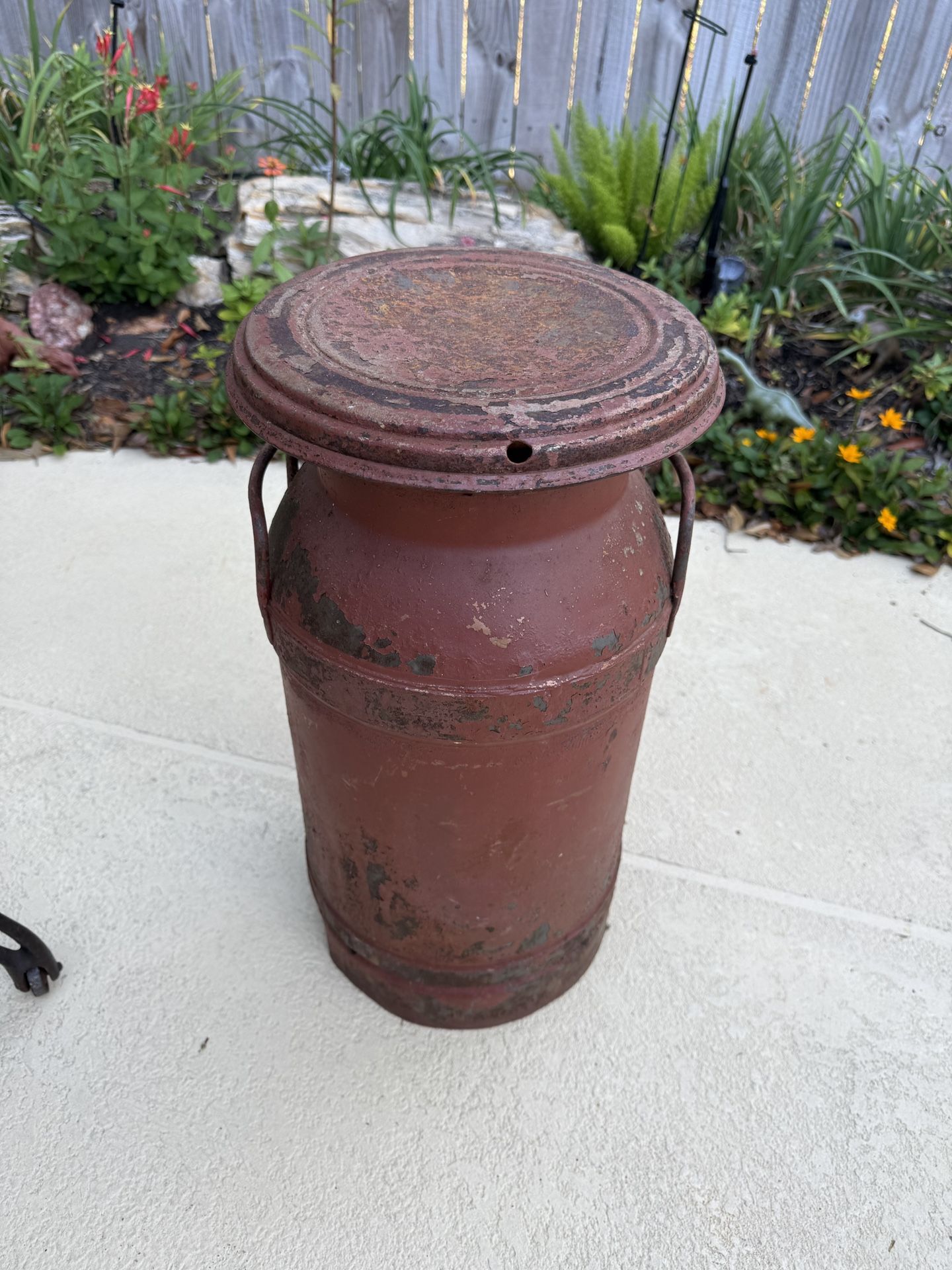 Vtg Metal Bordens Milk Can with Lid Farmhouse Decor Rustic Red Patina – 21” Tall