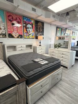 Modern White Platform Bedroom Set w/ Storage Drawers – Queen/King Available