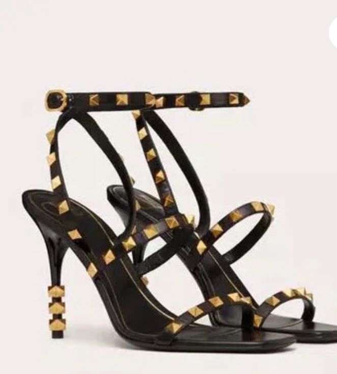 Valentino Garavani Rockstud Black Leather Sandals – Size 38