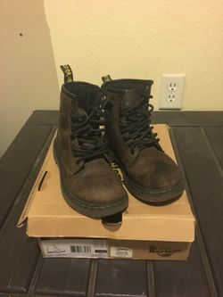 Kids doc martins boots size 13