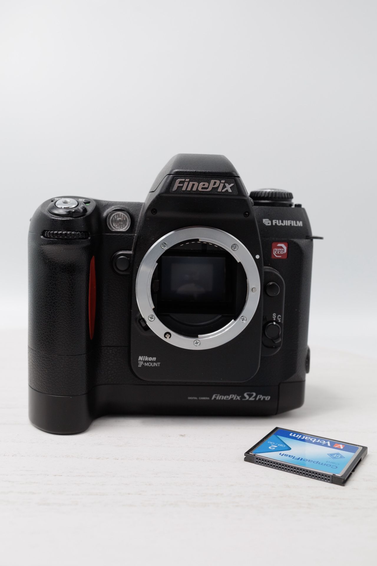 FujiFilm Finepix S2 Pro - 6.1MP CCD DSLR - Nikon F Mount - Tested