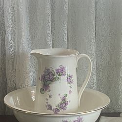 Antique Pitcher and Basin (Bungalow England)