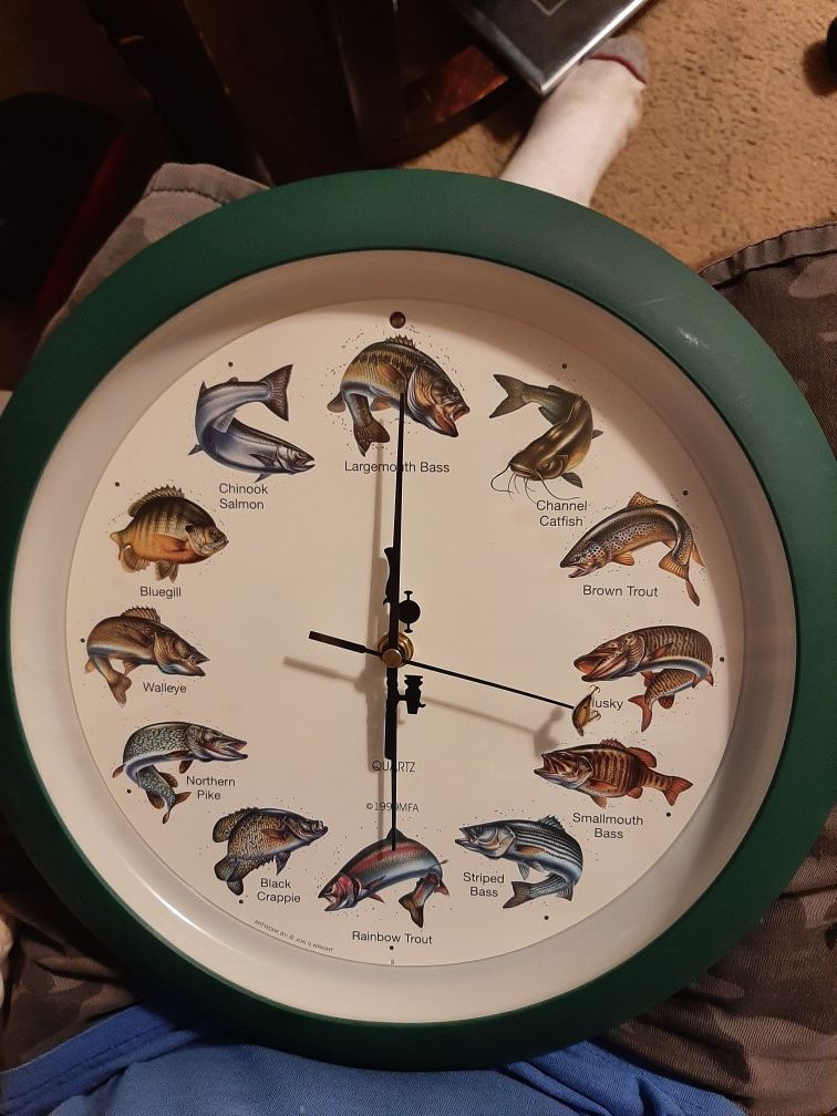 Fish-themed wall clock