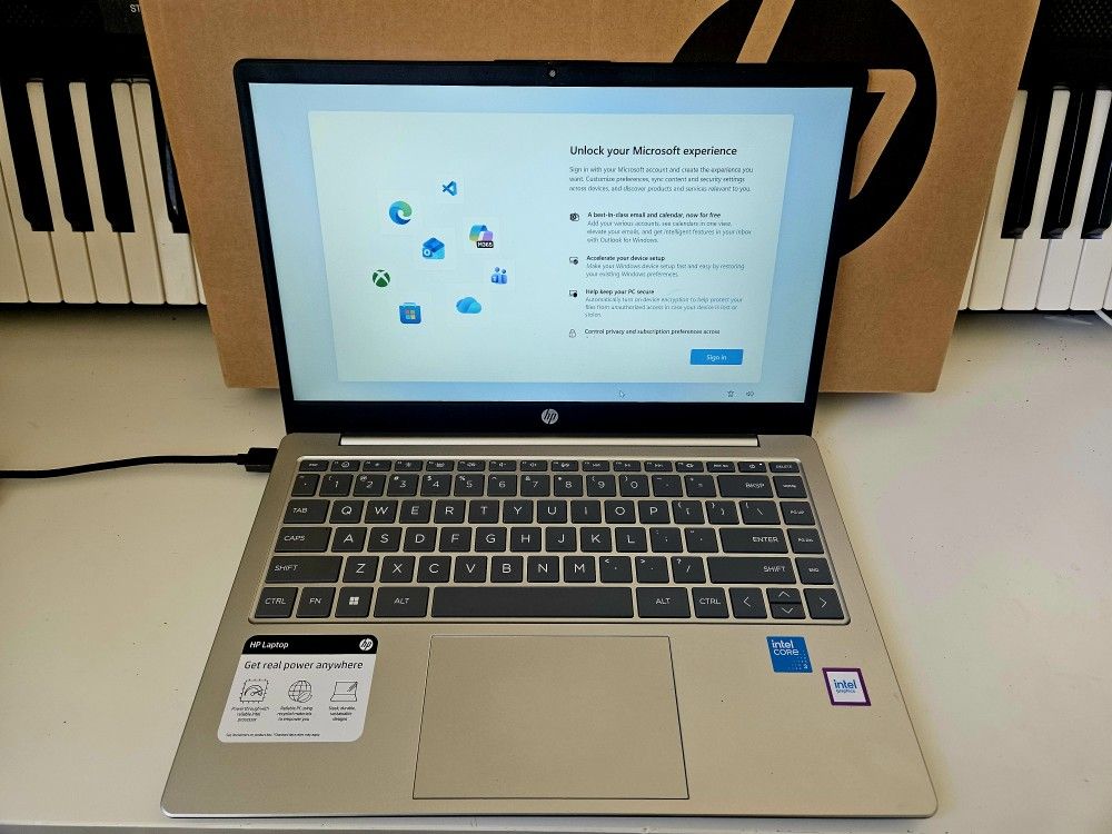 HP Laptop 14" New Open Box Comes With Charger.