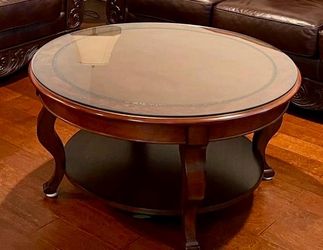 Beautiful Circle Table in great conditions