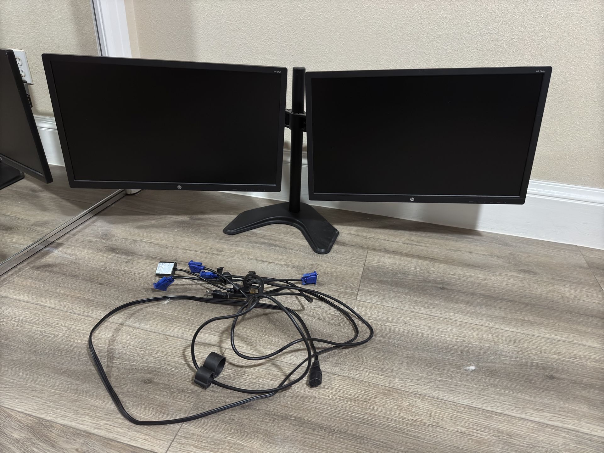 Dual Monitor Setup Like New
