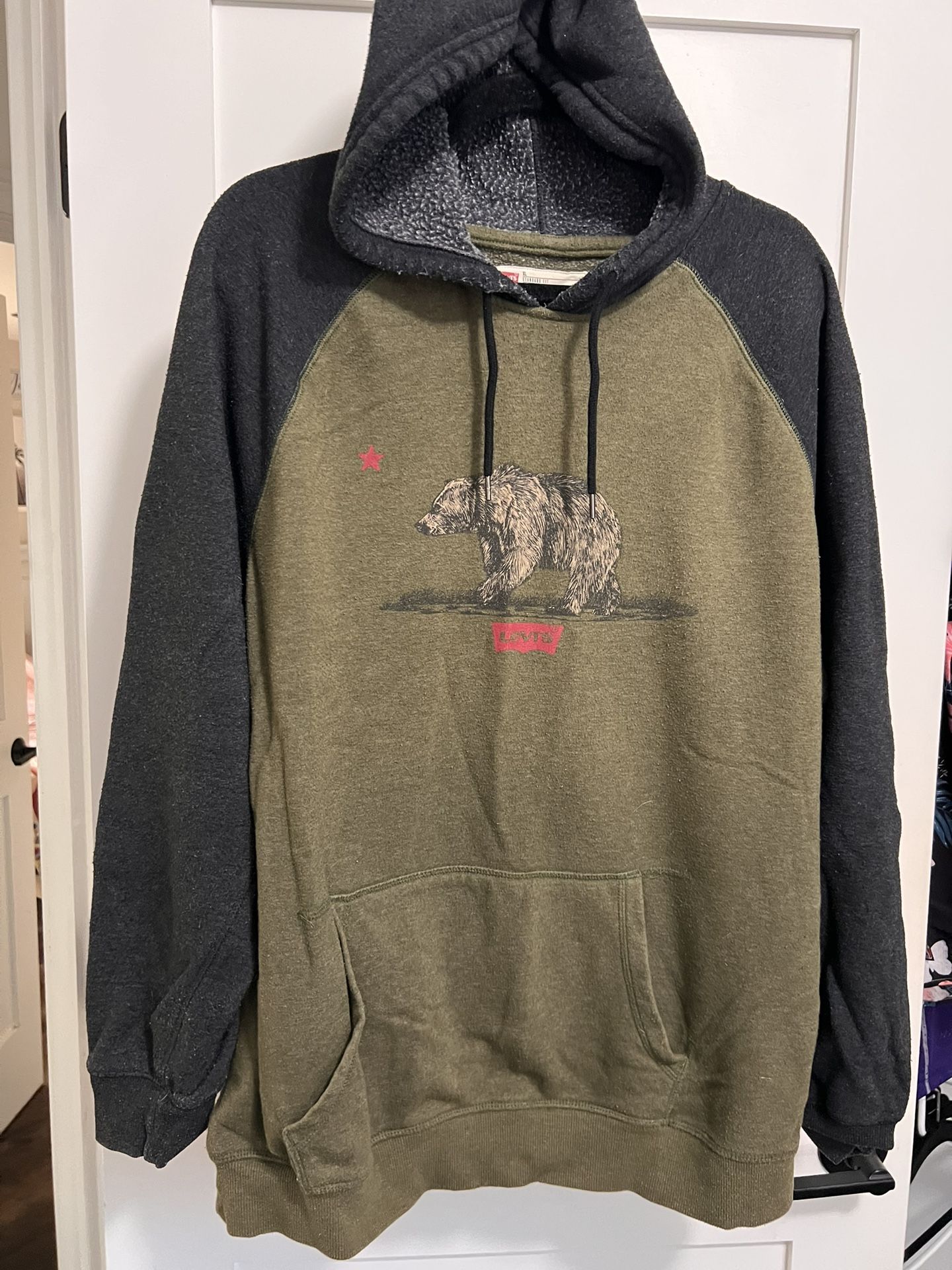 Levi’s Bear Logo Hooded Sweatshirt Hoodie Size XL GREAT CONDITION