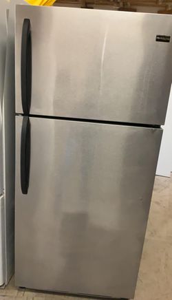 Like New Frigidaire Refrigerator - GREAT condition!