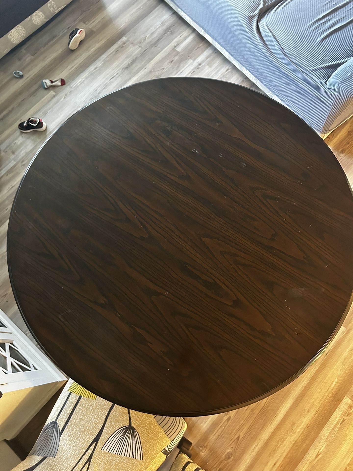 Round Table With Chair
